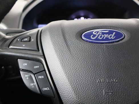 Used 2022 Ford Edge Titanium image 10