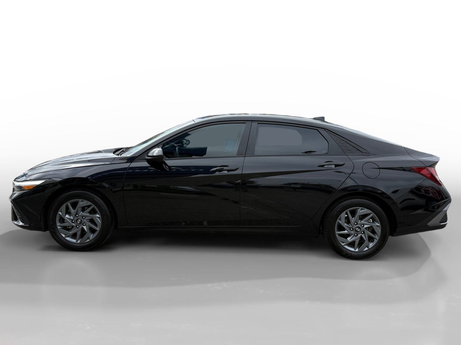 Certified 2024 Hyundai Elantra SEL FWD image 2