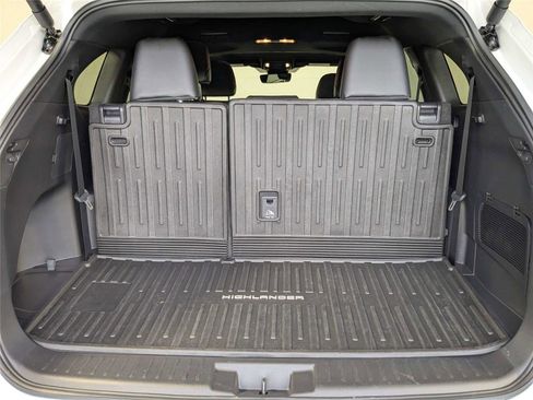 Used 2025 Toyota Highlander XSE image 9
