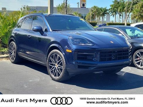 Used 2024 Porsche Cayenne Base image 1