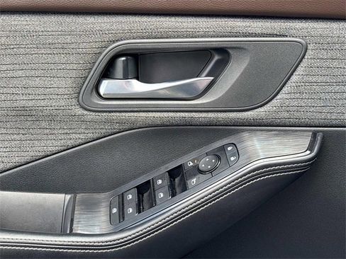 Certified 2023 Nissan Rogue SV image 18