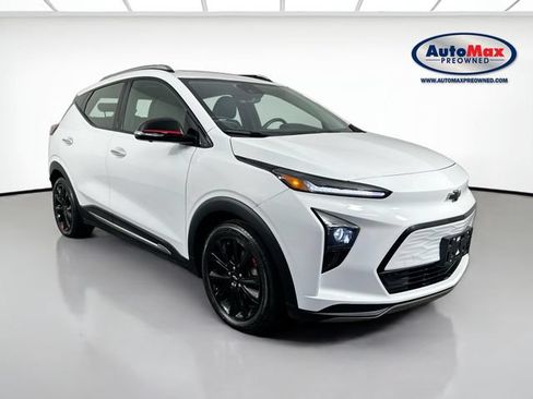 Used 2023 Chevrolet Bolt EUV Premier w/ Sun & Sound Package FWD image 1