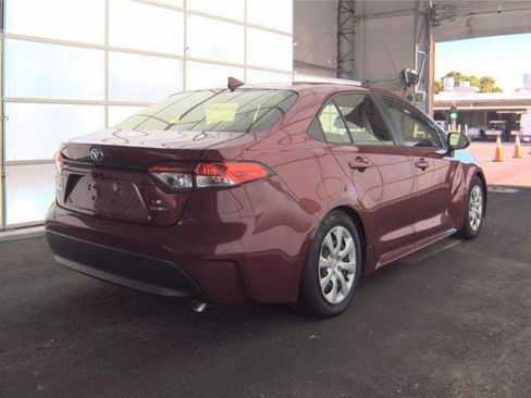 Used 2025 Toyota Corolla LE image 3