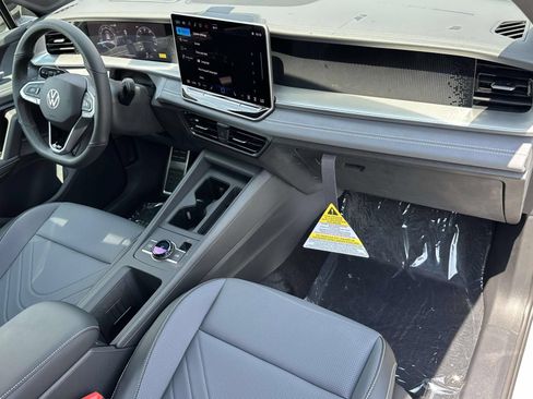 New 2026 Volkswagen Tiguan SE R-Line FWD image 12