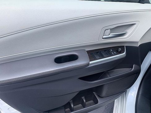 Certified 2023 Toyota Sienna XLE FWD image 9