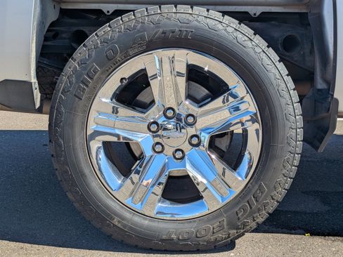 Used 2018 Chevrolet Silverado 1500 Custom w/ Custom Value Package AWD/4WD image 45