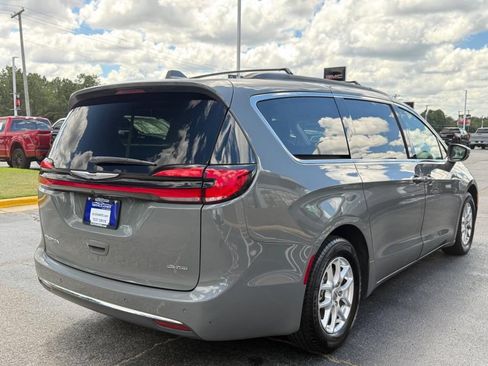 Used 2022 Chrysler Pacifica Touring-L FWD image 7