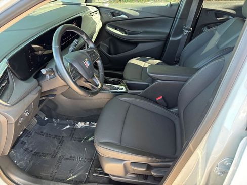 Used 2025 Buick Encore GX Preferred FWD image 28