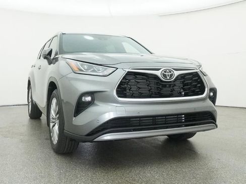 New 2026 Toyota Highlander Platinum AWD/4WD image 30