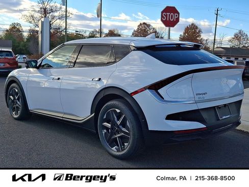 Used 2025 Kia EV6 Light w/ Light LR Technology Package AWD/4WD image 4