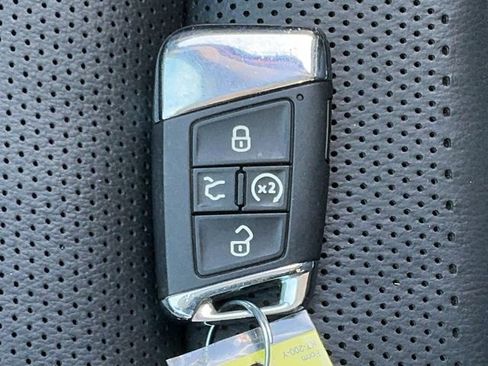 Used 2023 Volkswagen Atlas SEL Premium AWD/4WD image 32