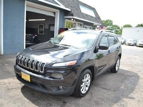 Used 2014 Jeep Cherokee Latitude FWD image 2
