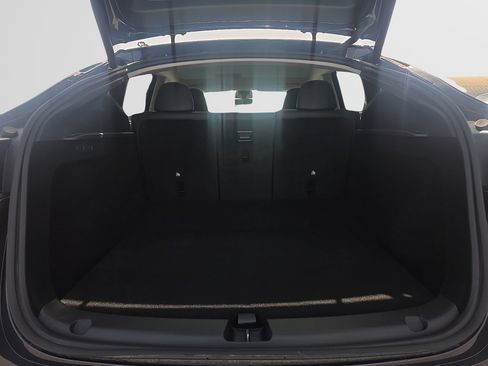 Used 2025 Tesla Model Y Long Range RWD image 10