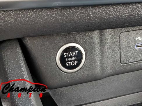 Used 2022 Nissan Rogue SV w/ SV Premium Package FWD image 32