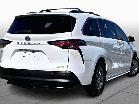 Used 2022 Toyota Sienna XLE image 12