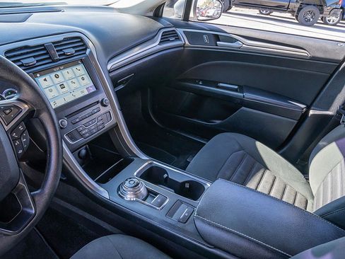 Used 2017 Ford Fusion SE w/ Fusion SE Technology Package image 15