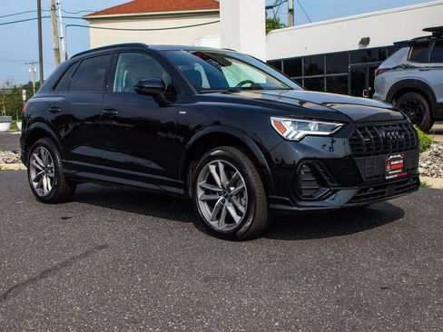 Used 2023 Audi Q3 2.0T Premium w/ Black Optic Sport Package AWD/4WD image 3