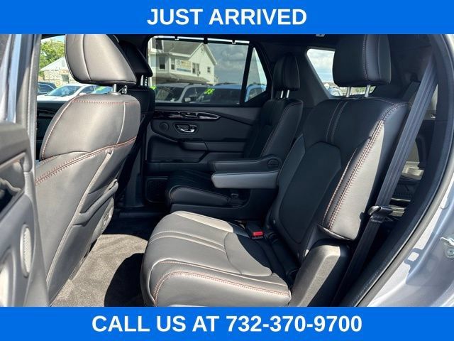 Used 2025 Honda Pilot TrailSport image 9