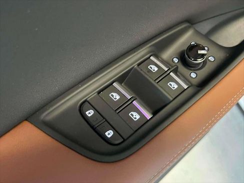 Used 2025 Audi Q8 Premium Plus image 17