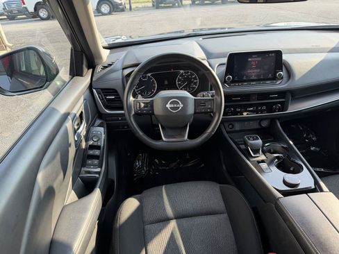 Used 2025 Nissan Rogue SV AWD/4WD image 16