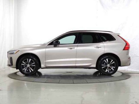 Used 2025 Volvo XC60 B5 Core AWD/4WD image 6