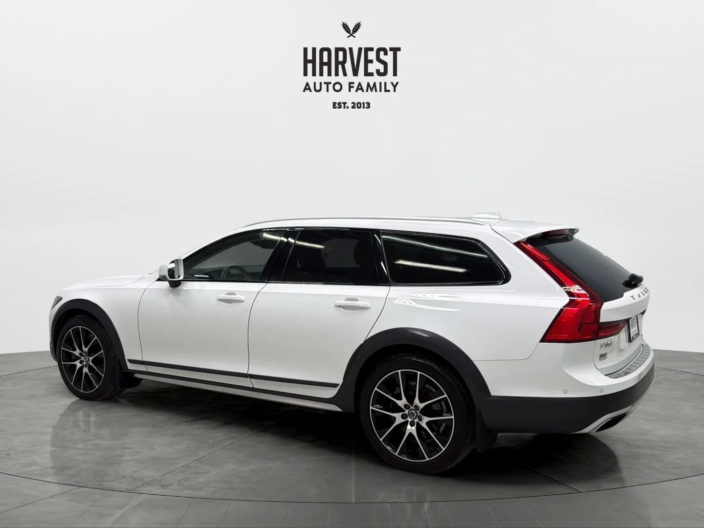 Used 2018 Volvo V90 T6 Cross Country w/ Convenience Package AWD/4WD image 3