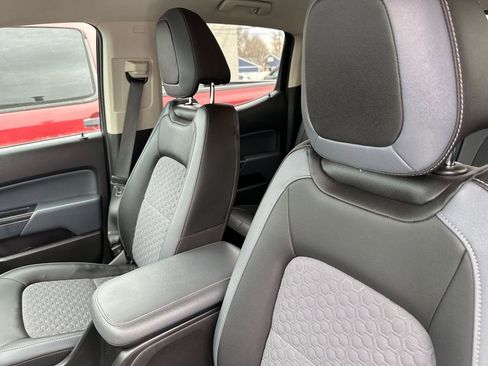 Used 2017 Chevrolet Colorado Z71 image 30