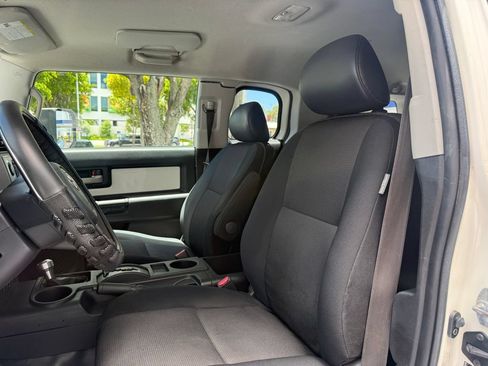 Used 2008 Toyota FJ Cruiser 4WD image 10
