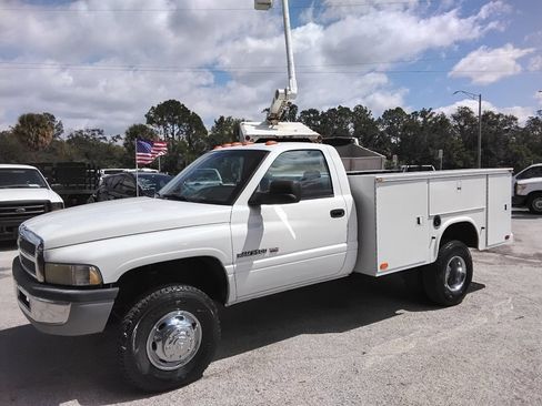 Used 2001 Dodge Ram 3500 Truck 2WD Regular Cab image 3