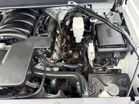 Used 2018 Chevrolet Suburban Premier AWD/4WD image 19