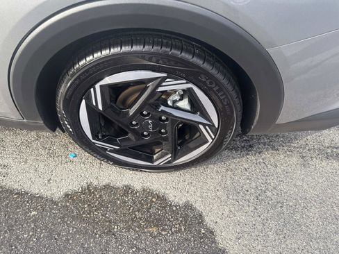 Used 2025 Kia K4 EX image 11