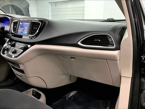 Used 2023 Chrysler Voyager LX FWD image 19