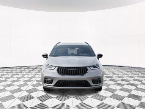 New 2026 Chrysler Pacifica Limited image 8