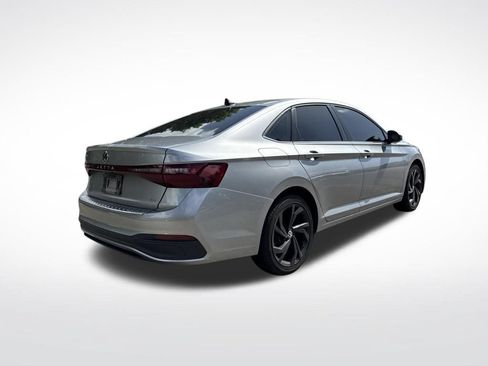 Used 2025 Volkswagen Jetta SE FWD image 5