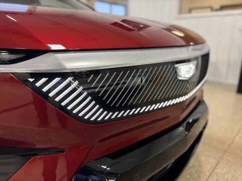 Used 2025 Cadillac Optiq Luxury 1 w/ LPO, Floor Liner Package image 32