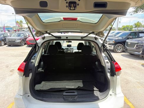 Used 2017 Nissan Rogue S w/ S Appearance Package FWD image 18