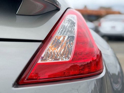 Used 2009 Nissan 370Z Touring w/ Sport Pkg RWD image 10