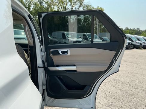 Used 2023 Ford Explorer XLT AWD/4WD image 14