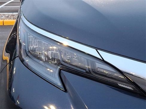 Used 2024 Toyota Sienna XLE image 13