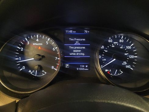 Used 2020 Nissan Rogue SV FWD image 23