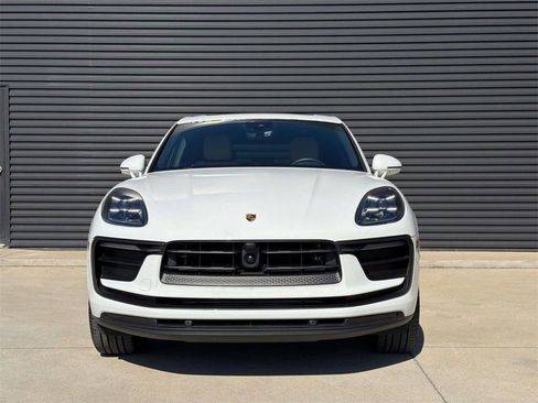 Certified 2025 Porsche Macan Base image 10