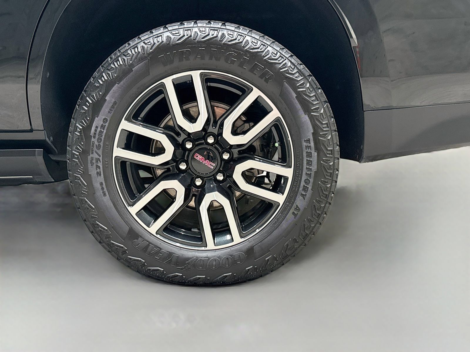 Used 2023 GMC Yukon AT4 w/ AT4 Premium Package AWD/4WD image 36