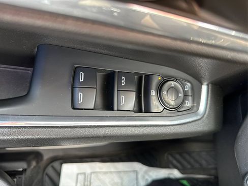 Used 2024 Chevrolet Silverado 1500 LT AWD/4WD image 33
