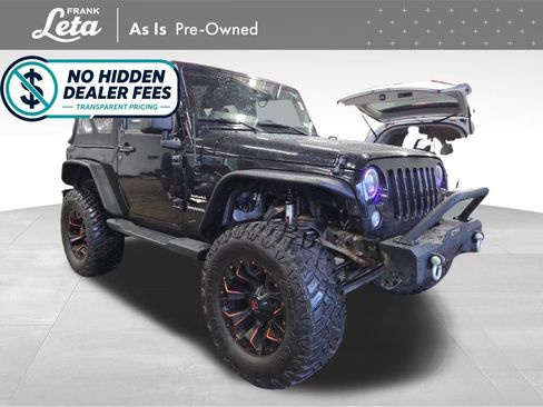 Used 2015 Jeep Wrangler Sahara w/ Connectivity Group AWD/4WD image 8