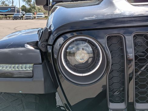 Used 2021 Jeep Wrangler Unlimited Rubicon w/ Trailer Tow Package image 10