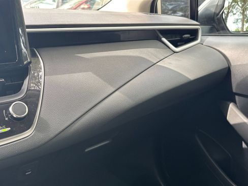 Used 2025 Toyota Corolla LE FWD image 33
