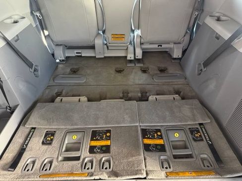 Used 2014 Toyota Sienna XLE FWD image 40