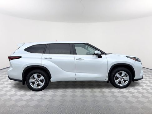 Certified 2024 Toyota Highlander LE AWD/4WD image 18