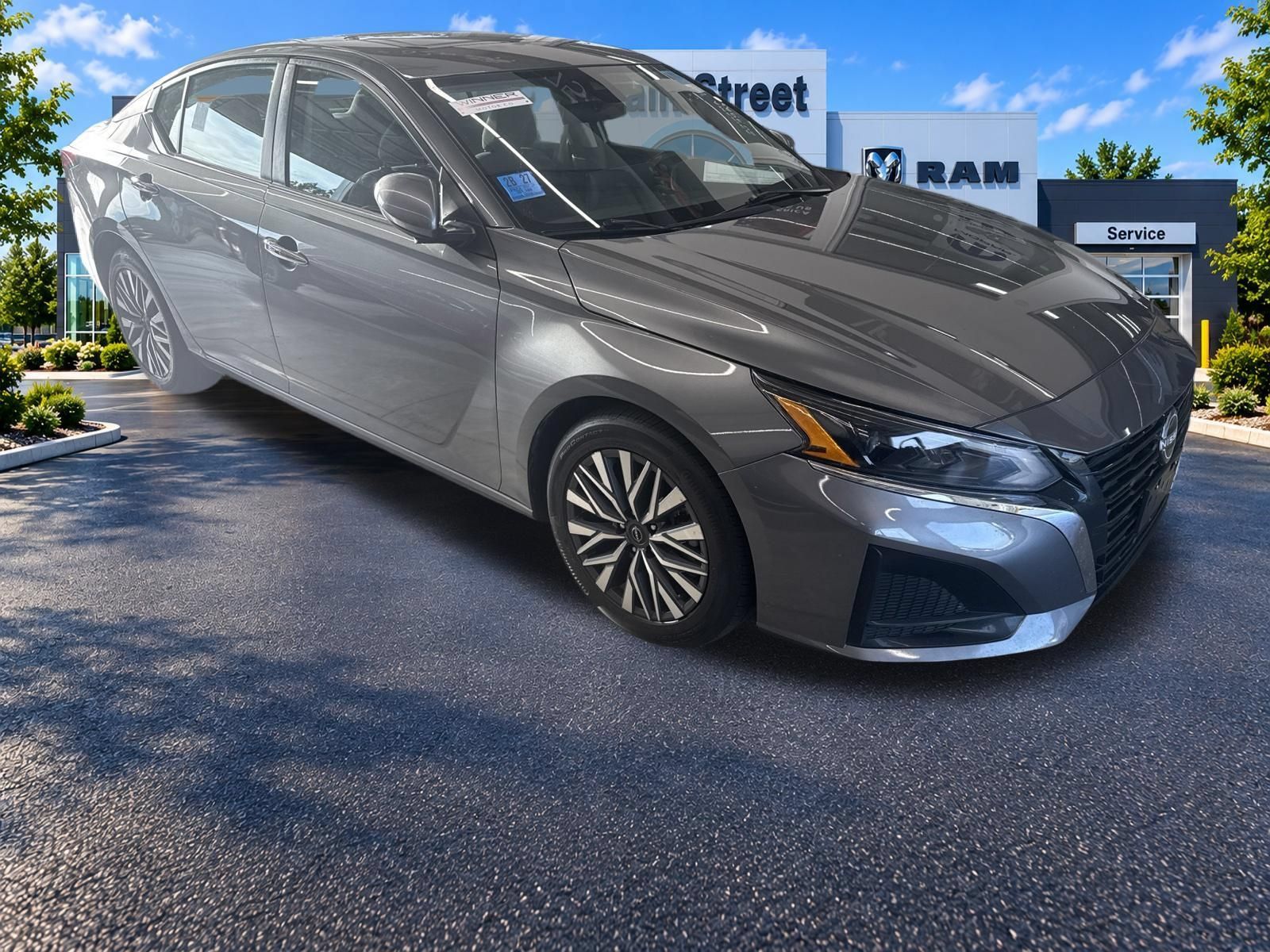 Used 2023 Nissan Altima 2.5 SV w/ SV Premium Package FWD image 9