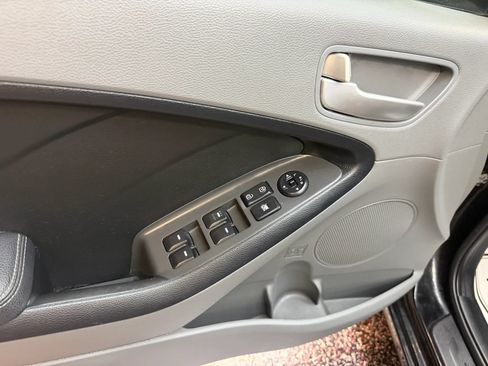 Used 2017 Kia Forte LX FWD image 11